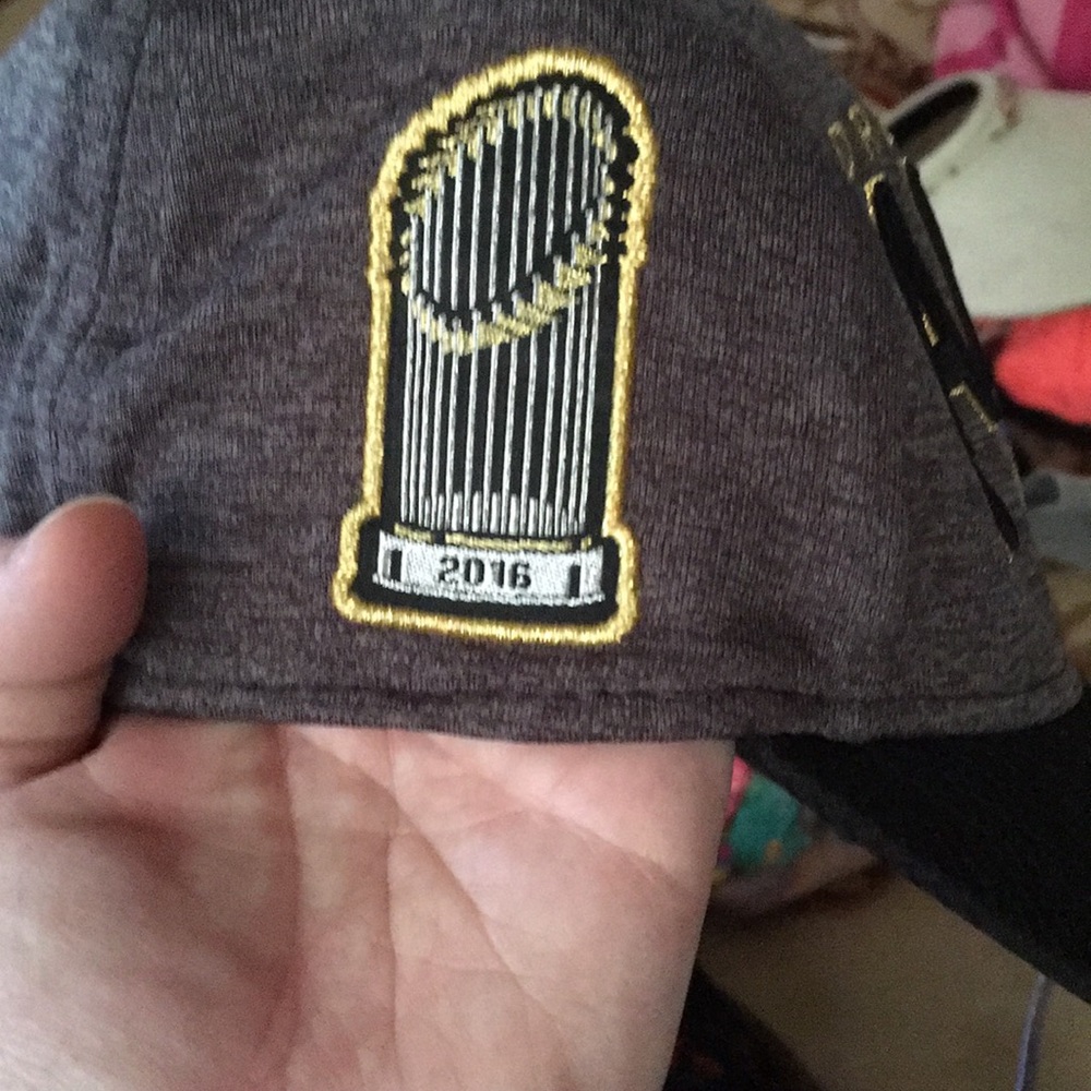 Cubs hat - Picture 2 of 8